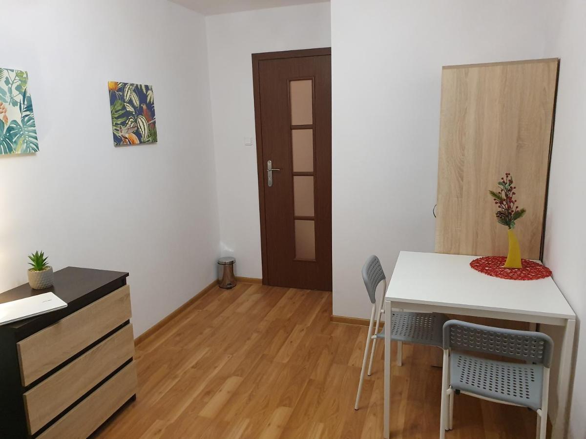 4 Rooms Solidarnosci Warszawa Zewnętrze zdjęcie